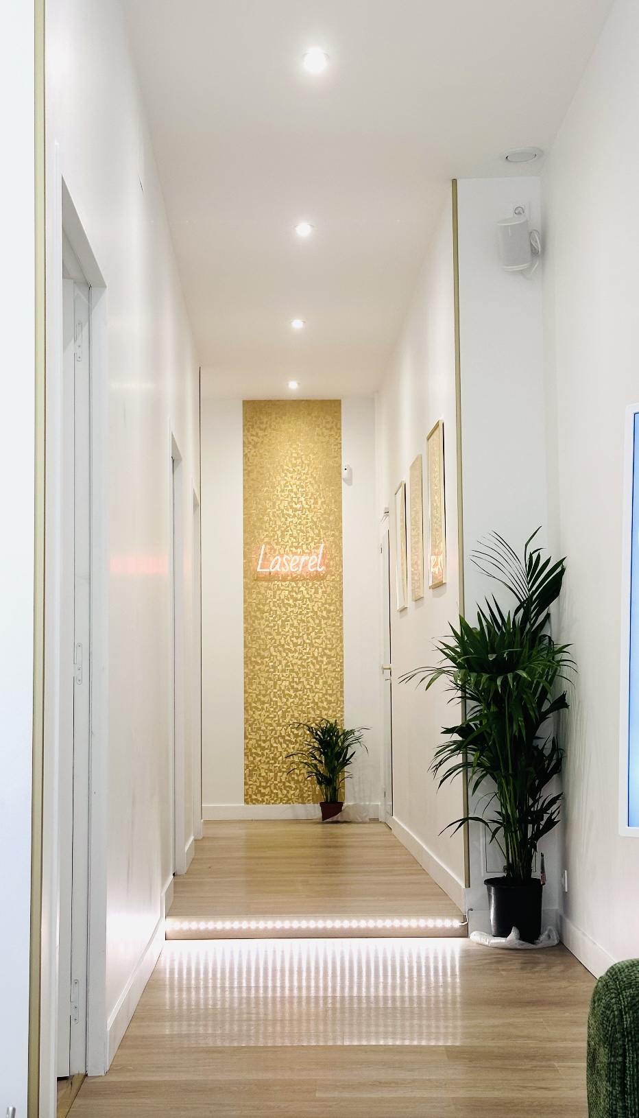 Intérieur du centre de soins Laserel à Auxerre, design moderne et lumineux