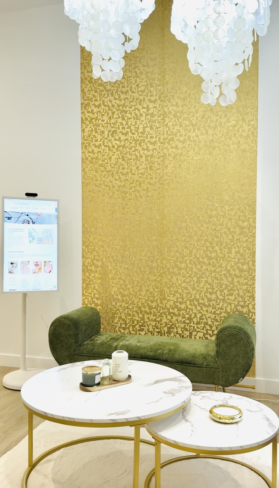 Intérieur du centre de soins Laserel à Auxerre, design moderne et lumineux