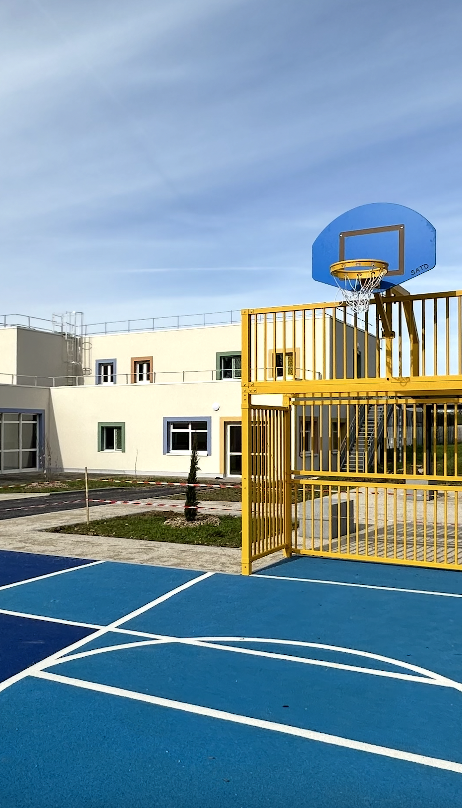 Réhabilitation du Centre Éducatif de Dreux avec aménagement d’un terrain multisports – projet JBB Architecture