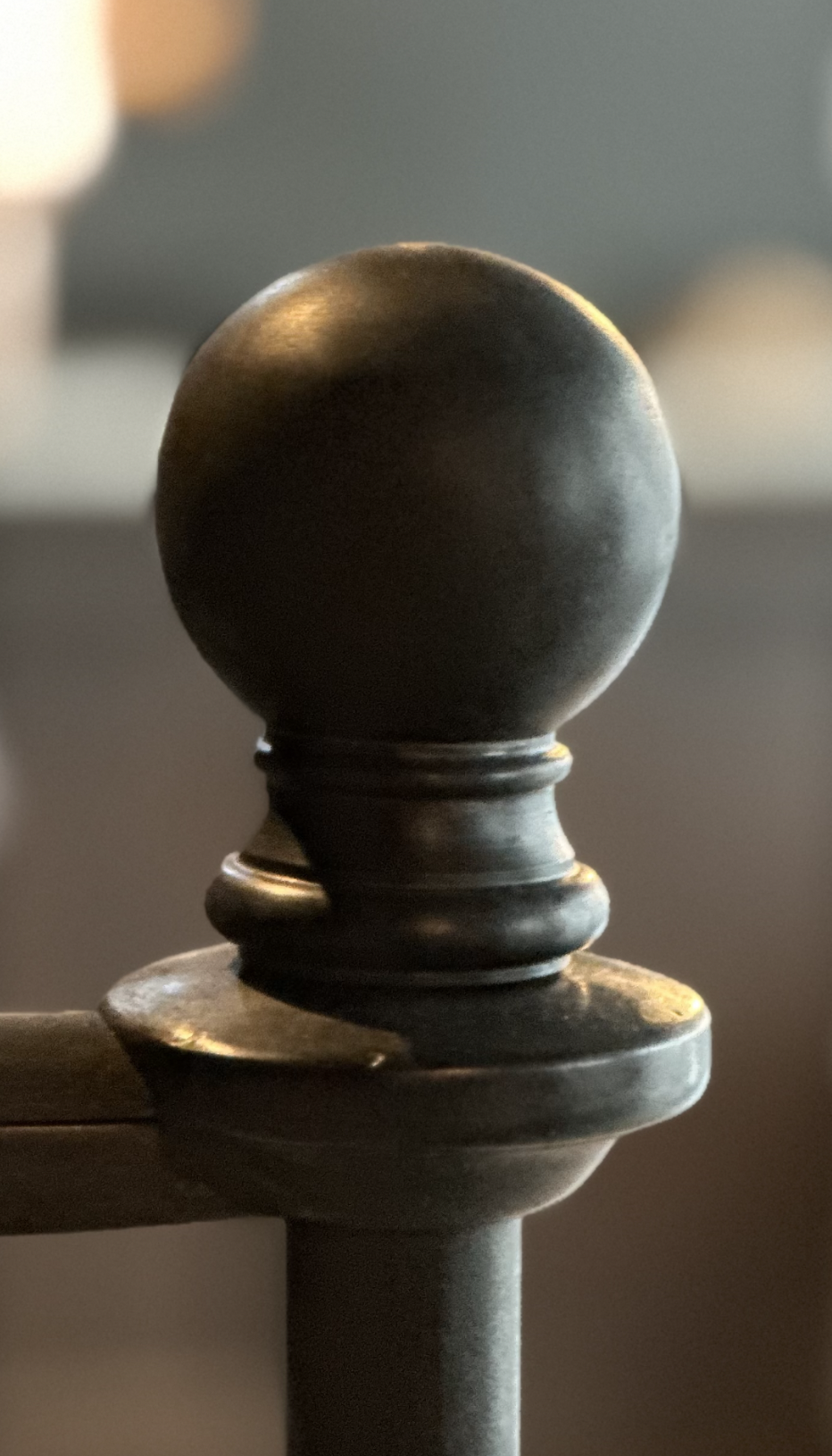 Garde-corps en ferronnerie artisanale française, détail architectural haut de gamme dans un projet de rénovation – JBB Architecture par Jean-Baptiste Brulé