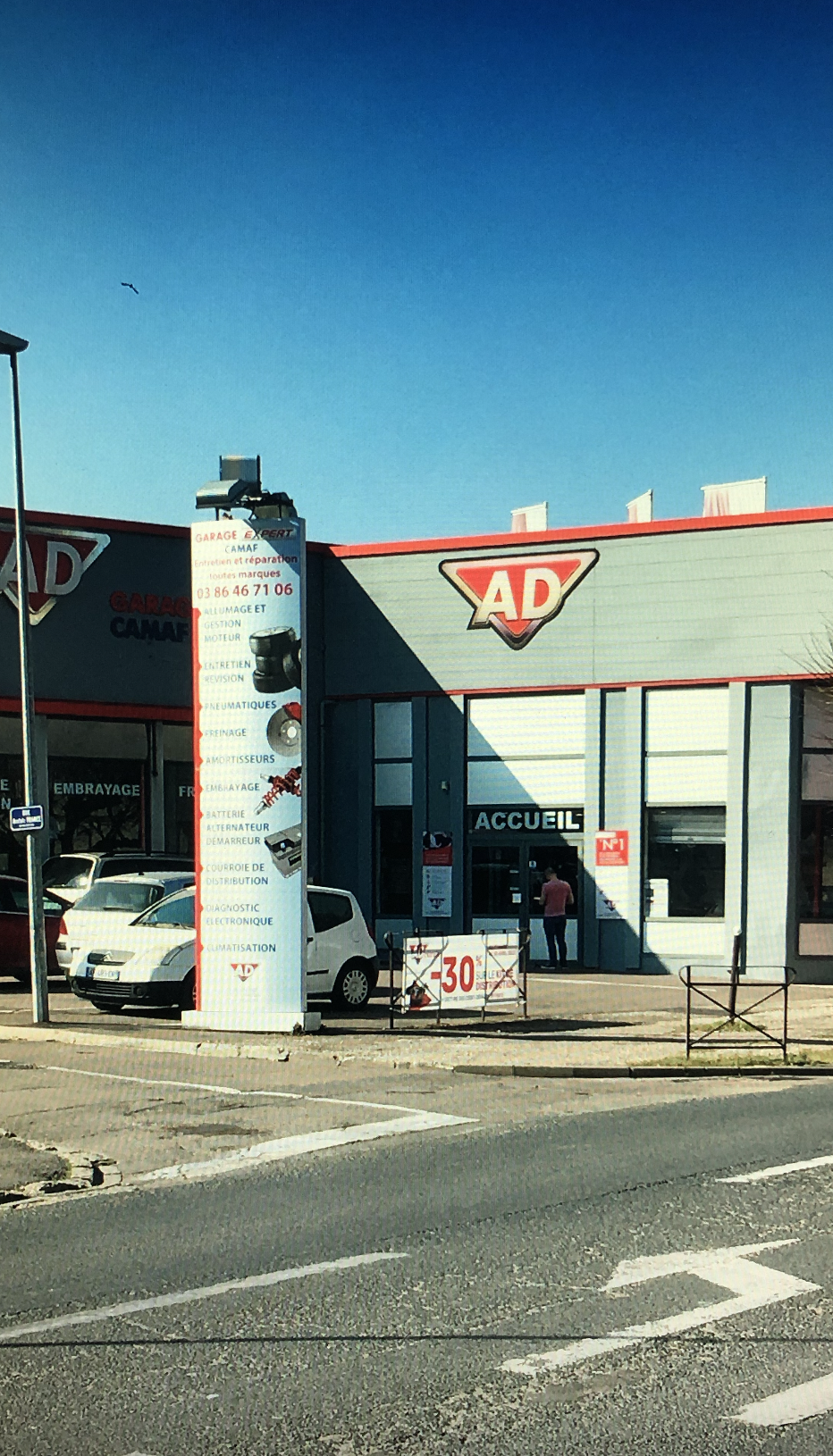 Bâtiment avant travaux de transformation en fleuriste à Auxerre – projet JBB Architecture