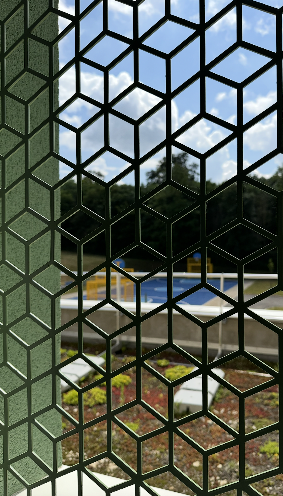 Création de moucharabieh contemporain en acier laqué sur mesure, détail architectural design – JBB Architecture par Jean-Baptiste Brulé