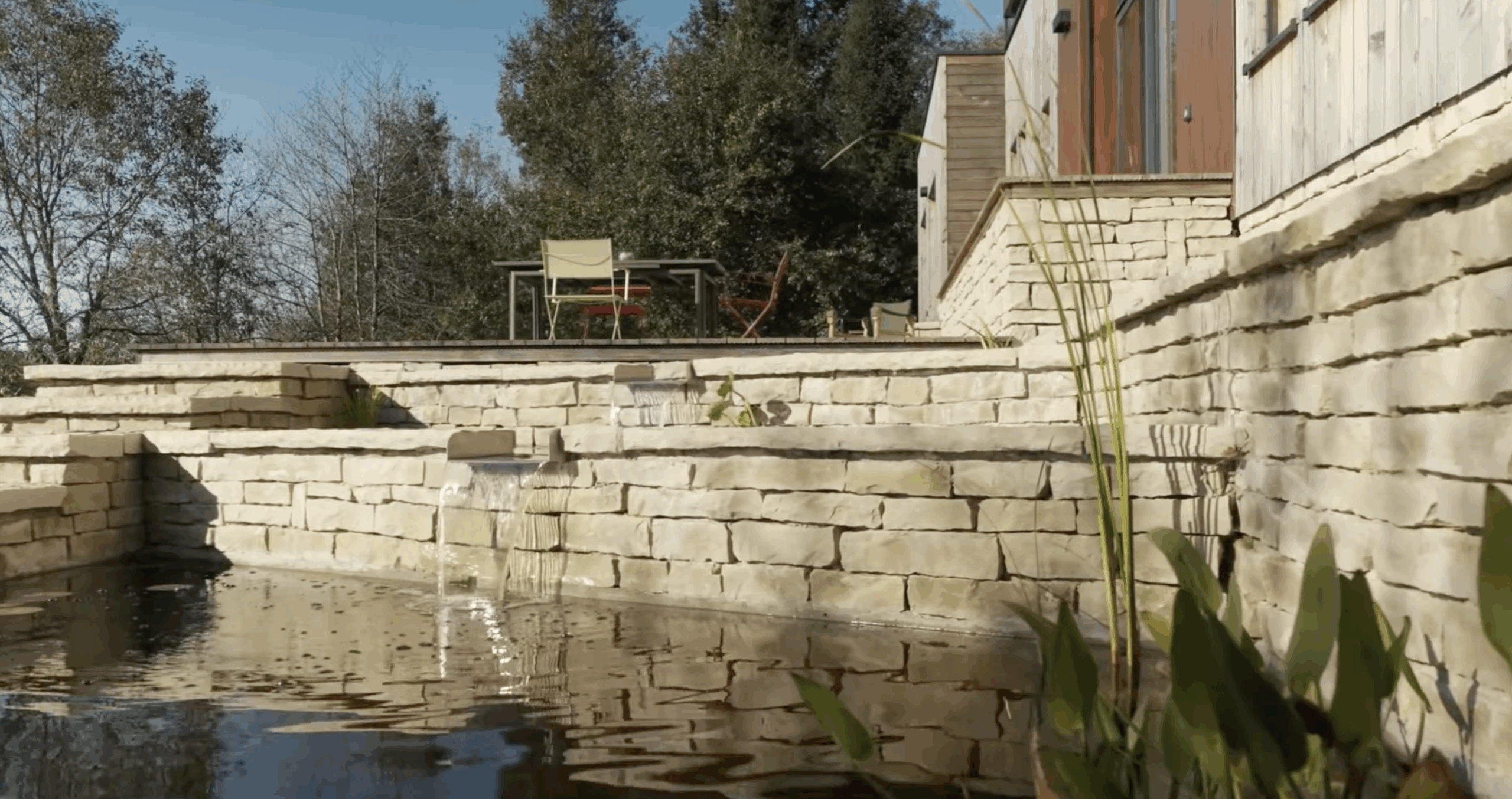 Bassin aquatique en façade d’une maison contemporaine – projet Jean-Baptiste Brulé – JBB Architecture