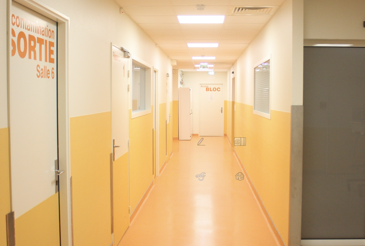 Aménagement du couloir desservant la salle pré-opératoire – CHA Auxerre.